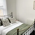 89 St John\'S Road Terrace House